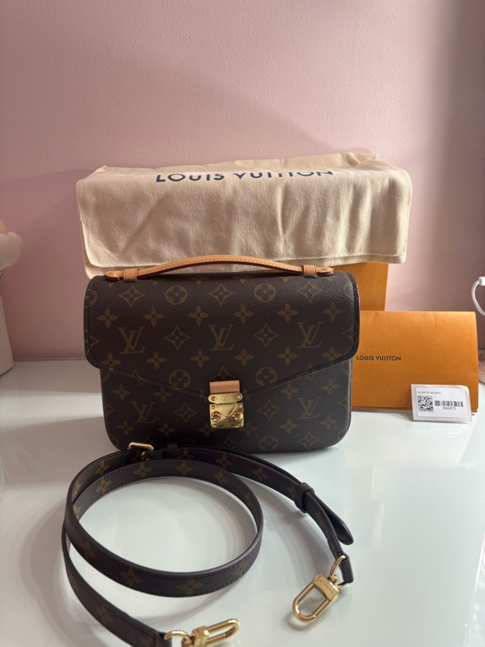 Louis Vuitton Pochette Metis Authentic